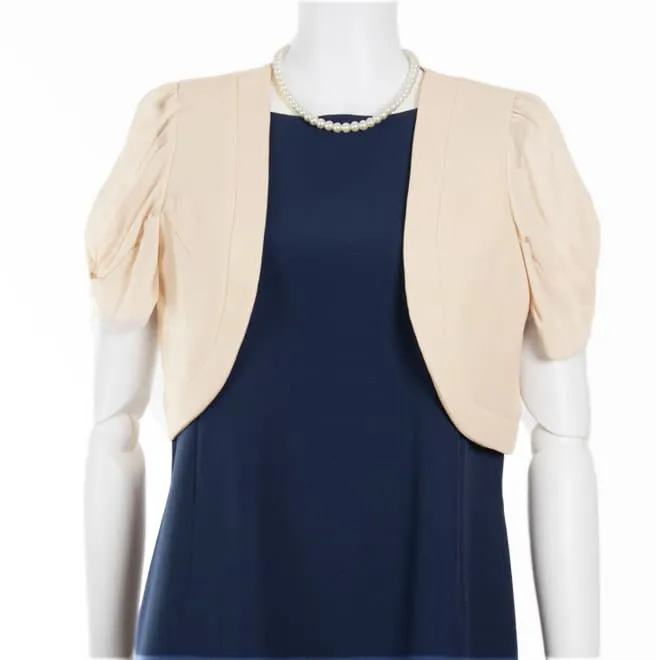 ライトベージュのジャケット風シンプルボレロ