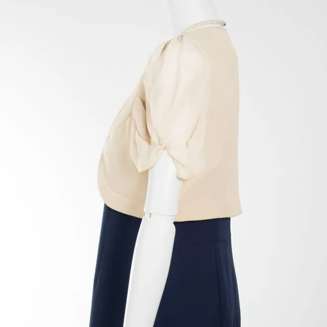 ライトベージュのジャケット風シンプルボレロ