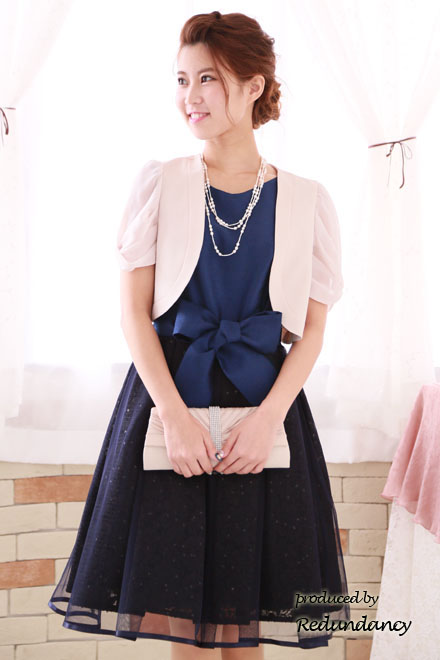 ライトベージュのジャケット風シンプルボレロ