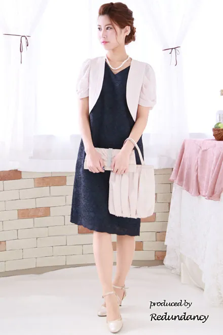 ライトベージュのジャケット風シンプルボレロ