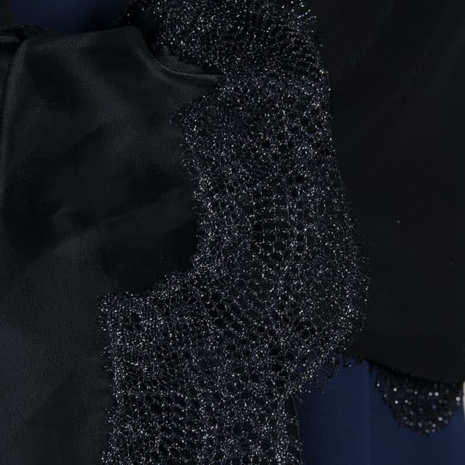 ブラックの袖付きオーガンジーストール