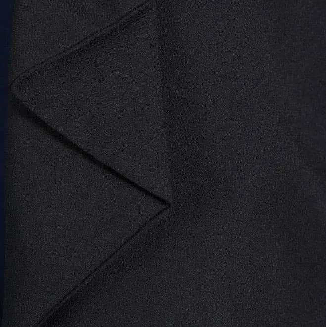 ブラックのプリーツ襟前下がりジャケット