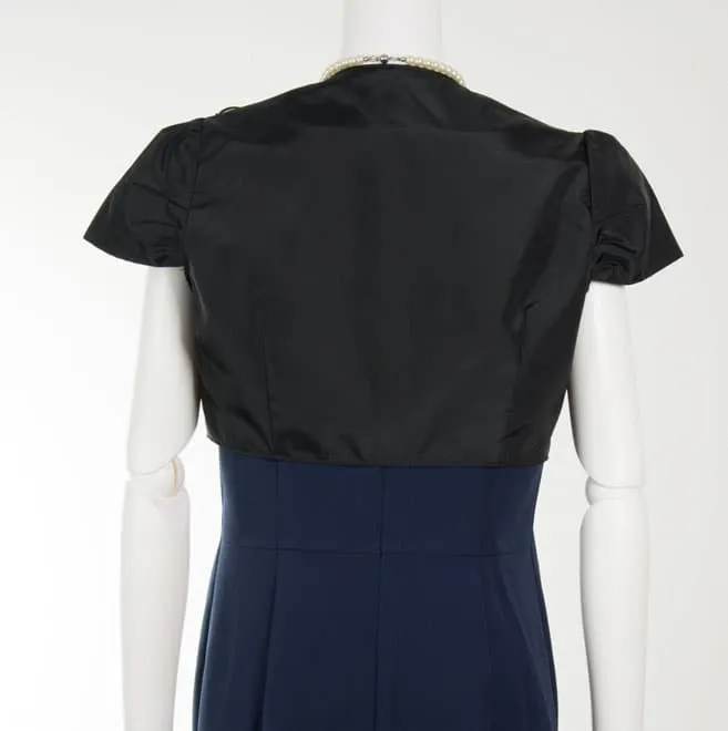 ブラックの胸元花モチーフボレロ