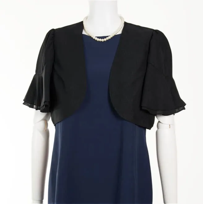 ブラックの袖フリルボレロ