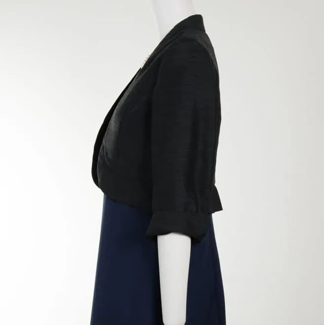 ブラックの裾フリル七分袖ボレロ