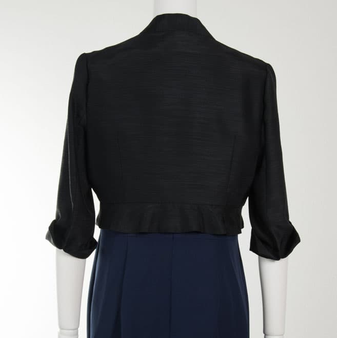 ブラックの裾フリル七分袖ボレロ