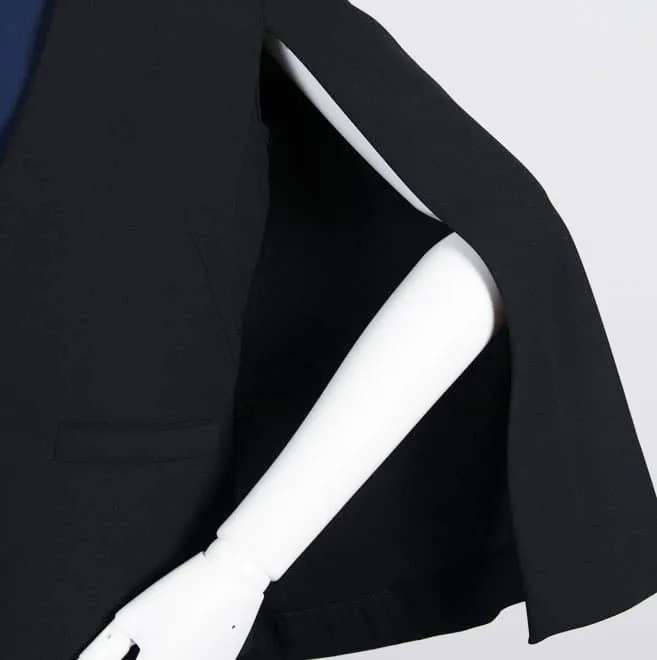 ブラックのケープ風ジャケット