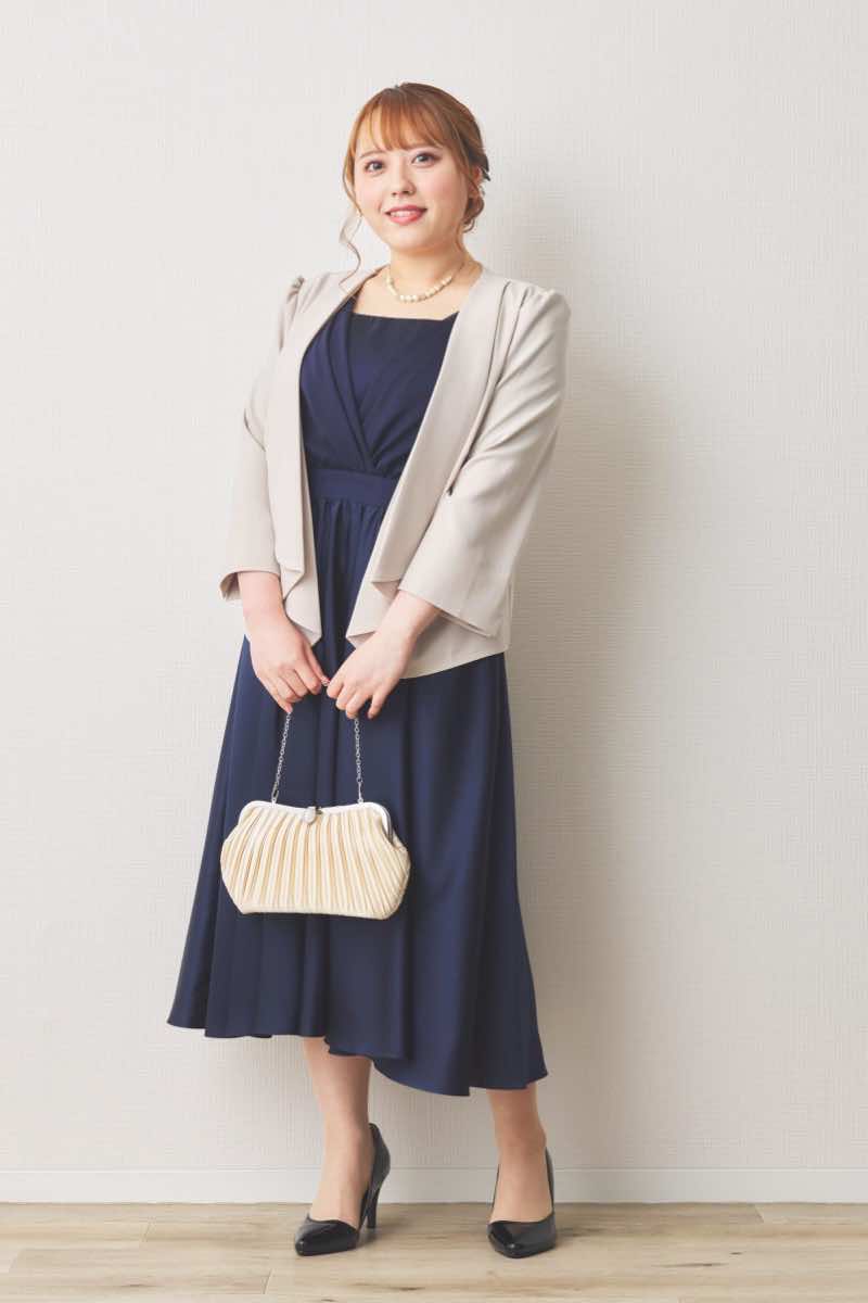 ネイビーのシフォン袖フィットアンドフレアドレス