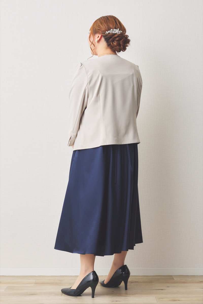 ネイビーのシフォン袖フィットアンドフレアドレス