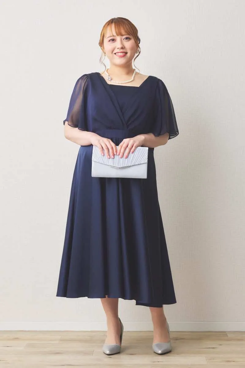 ネイビーのシフォン袖フィットアンドフレアドレス
