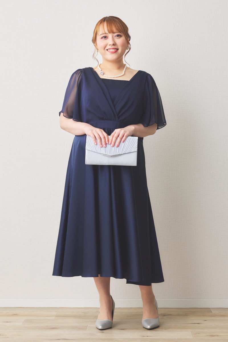 ネイビーのシフォン袖フィットアンドフレアドレス
