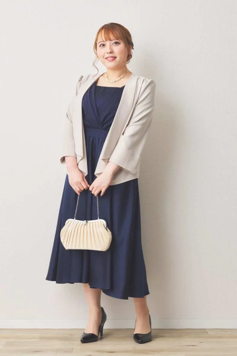 ネイビーのシフォン袖フィットアンドフレアドレス