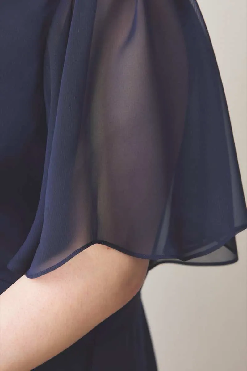 ネイビーのシフォン袖フィットアンドフレアドレス