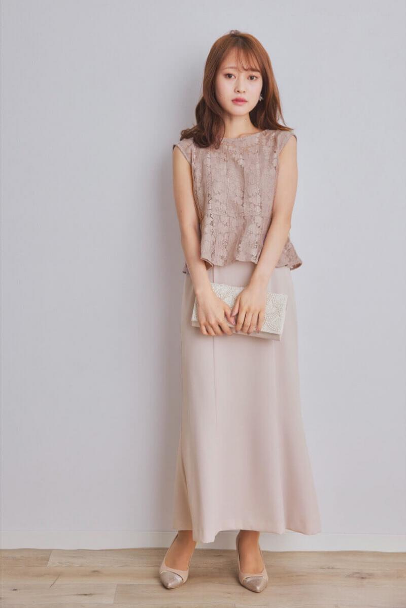 ピンクベージュのペプラムブラウスドレスコーディネートセット