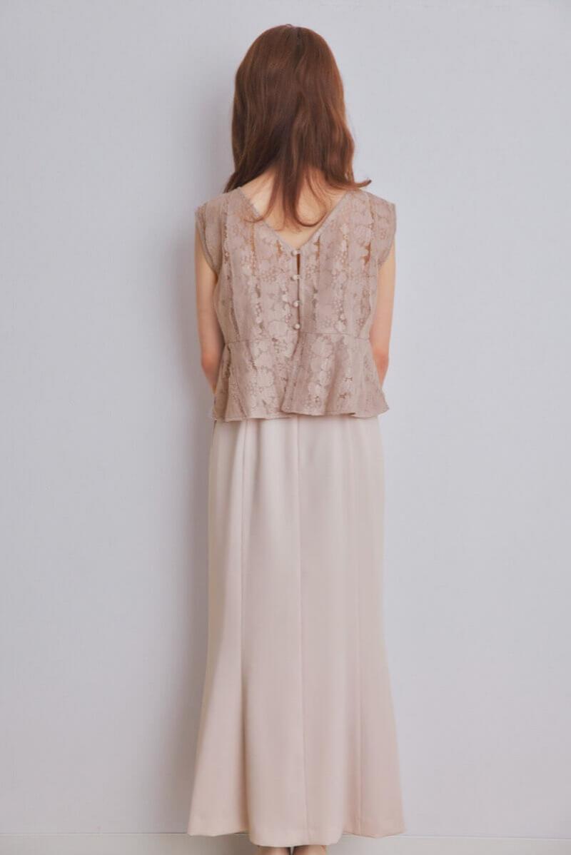 ピンクベージュのペプラムブラウスドレスコーディネートセット