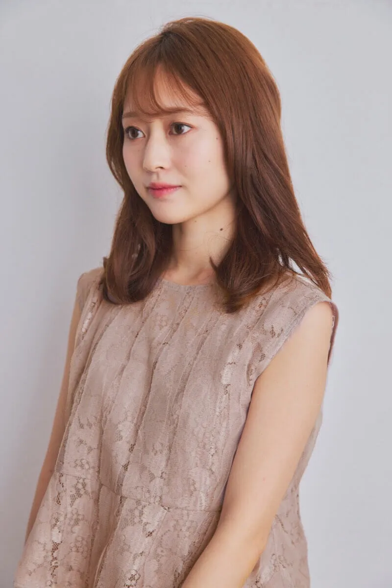 ピンクベージュのペプラムブラウスドレスコーディネートセット