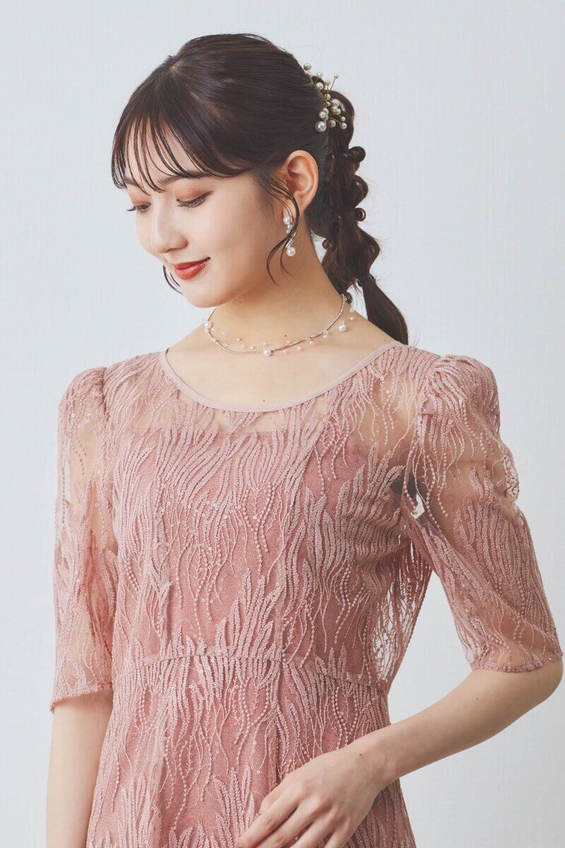 サーモンピンクのスパンコールアネモネドレス