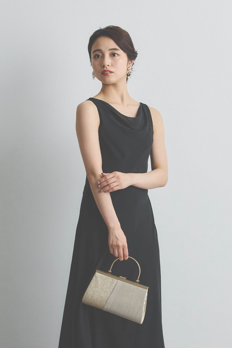 ブラックのシフォンドレープロングドレス [ 店頭販売価格 37,000円 ]