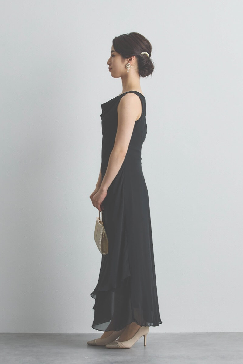 ブラックのシフォンドレープロングドレス [ 店頭販売価格 37,000円 ]
