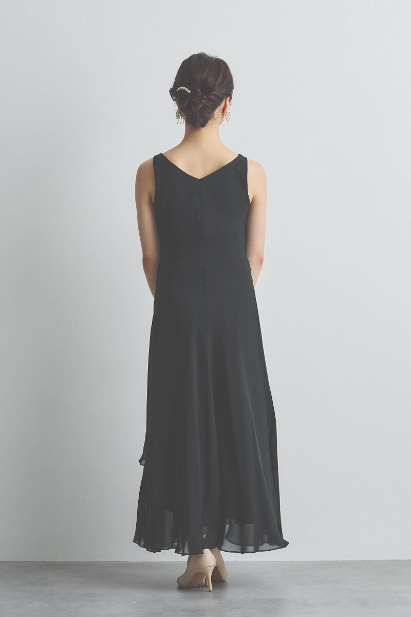 ブラックのシフォンドレープロングドレス [ 店頭販売価格 37,000円 ]