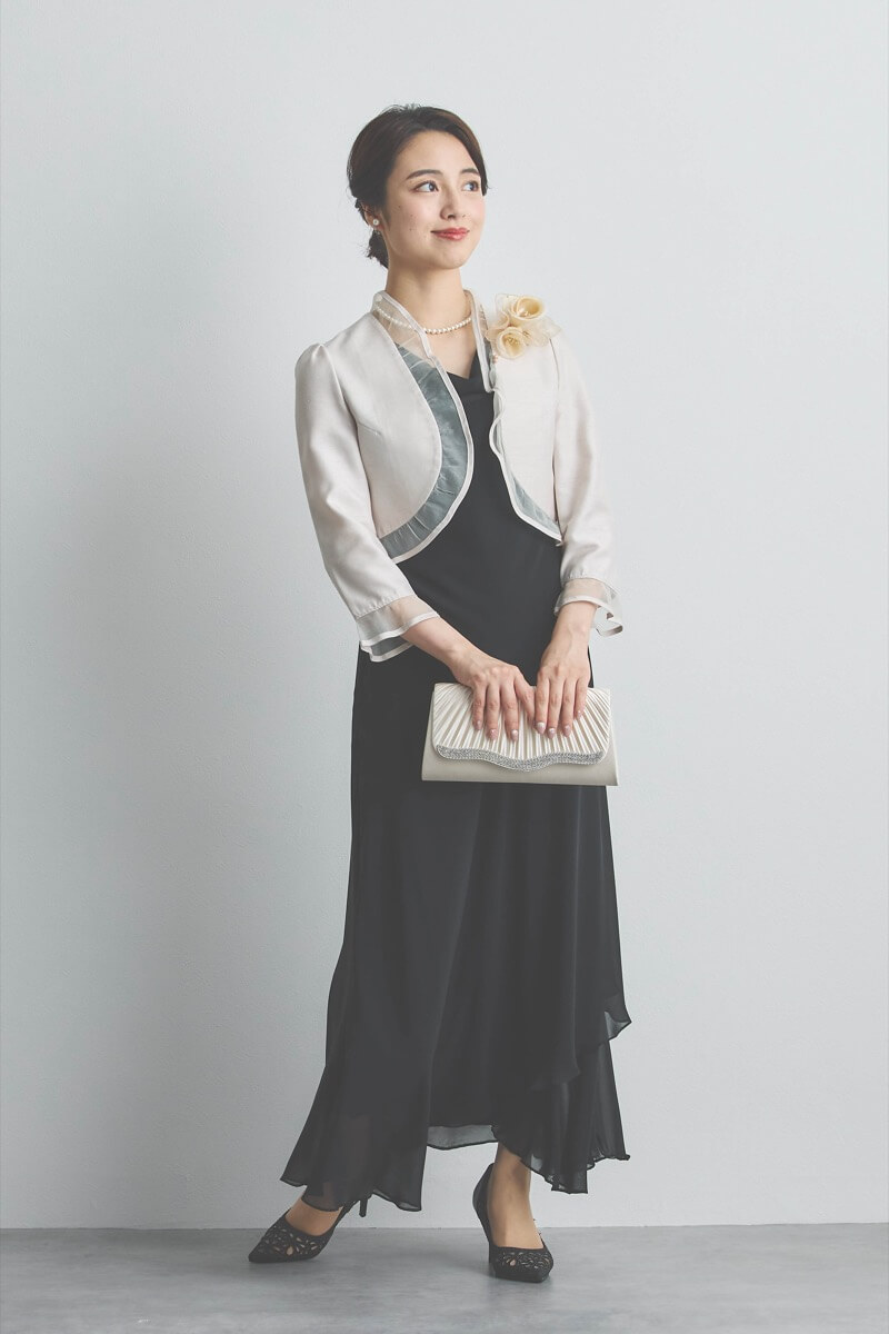 ブラックのシフォンドレープロングドレス [ 店頭販売価格 37,000円 ]