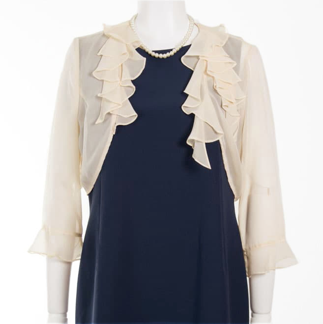 ライトベージュのアシンメトリ-襟フリルボレロ