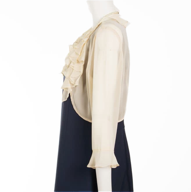 ライトベージュのアシンメトリ-襟フリルボレロ