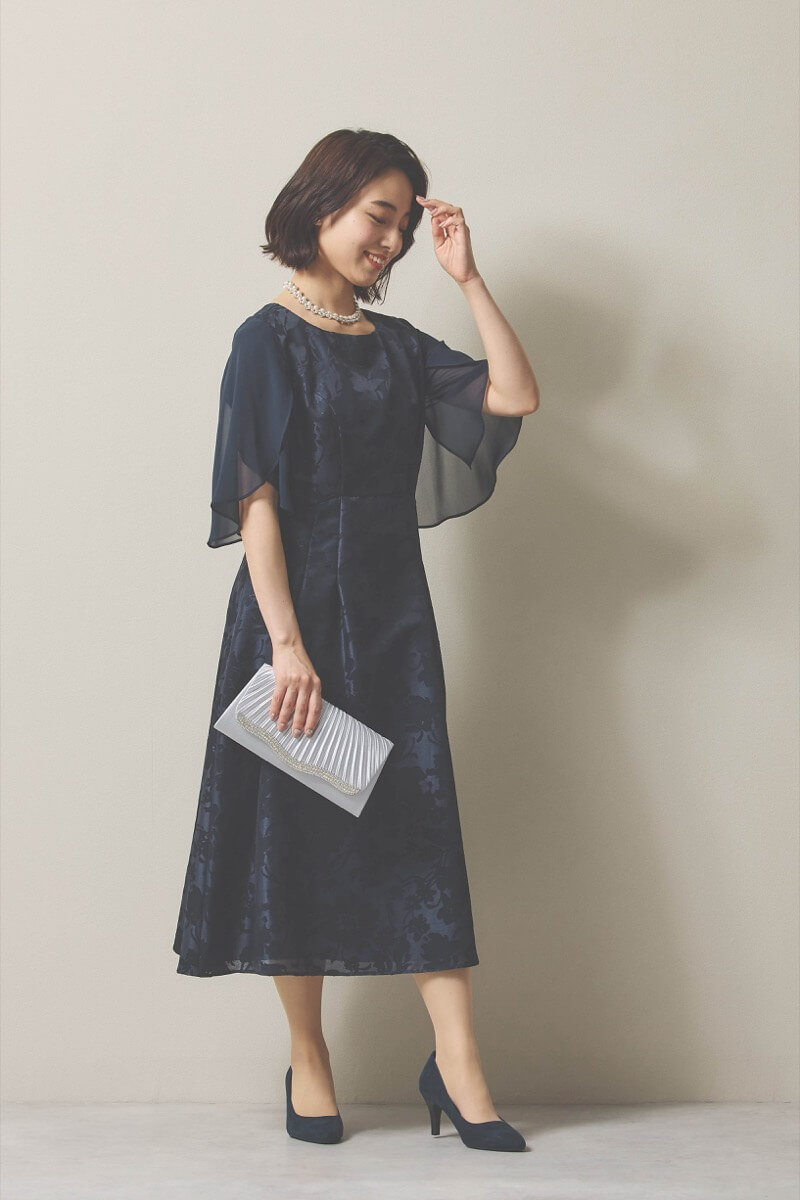 ネイビーのシフォンスリーブ花模様ドレス [ 店頭販売価格 42,900円 ]