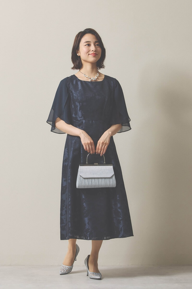 ネイビーのシフォンスリーブ花模様ドレス [ 店頭販売価格 42,900円 ]