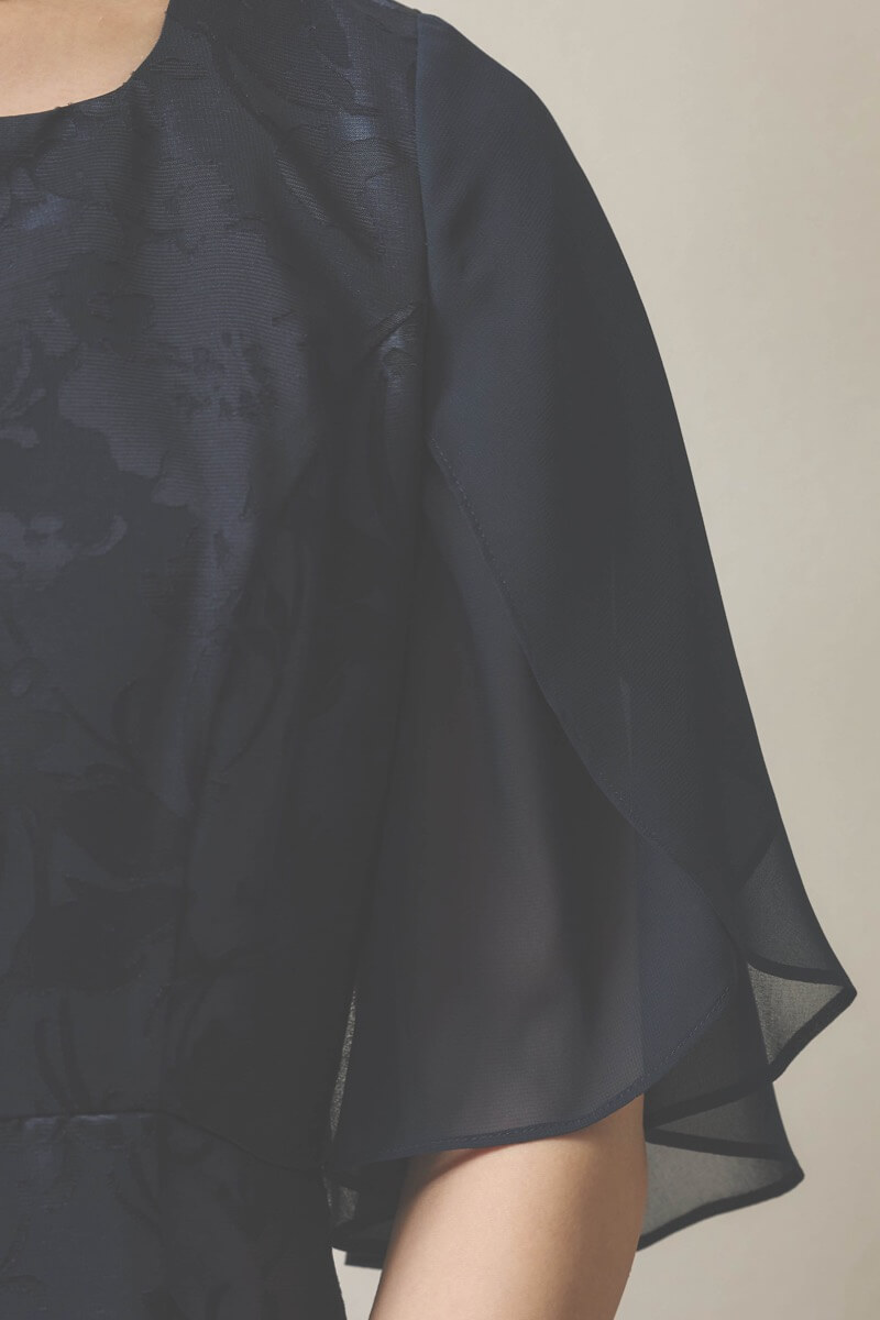 ネイビーのシフォンスリーブ花模様ドレス [ 店頭販売価格 42,900円 ]