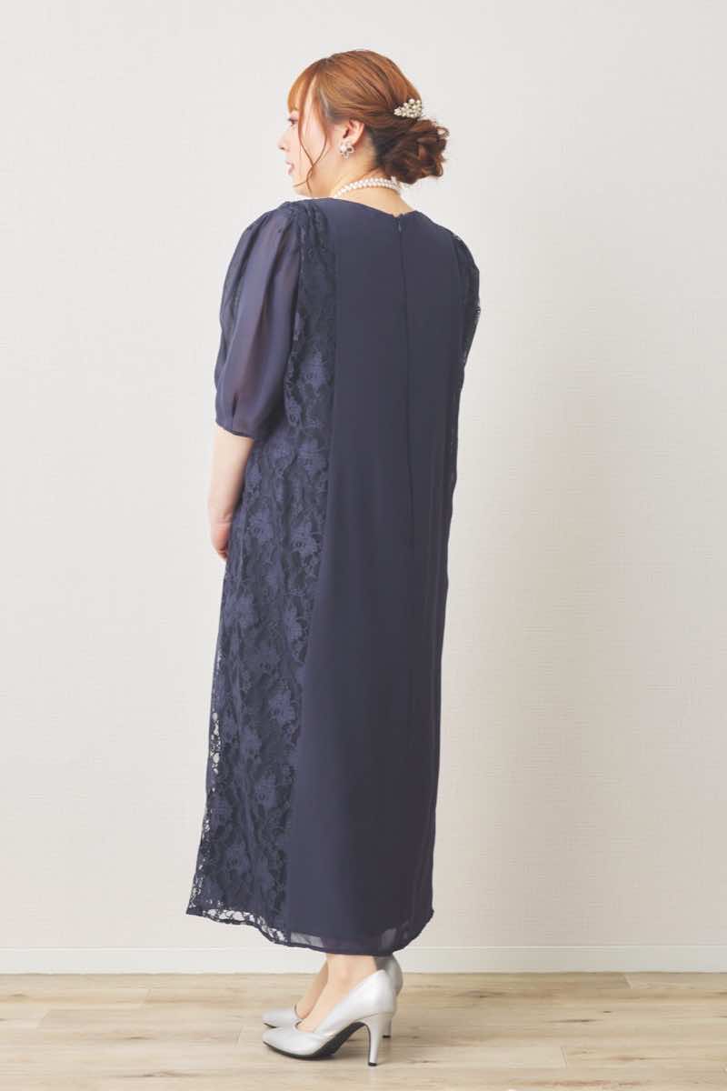 ネイビーのリボン付きサイドレースドレス