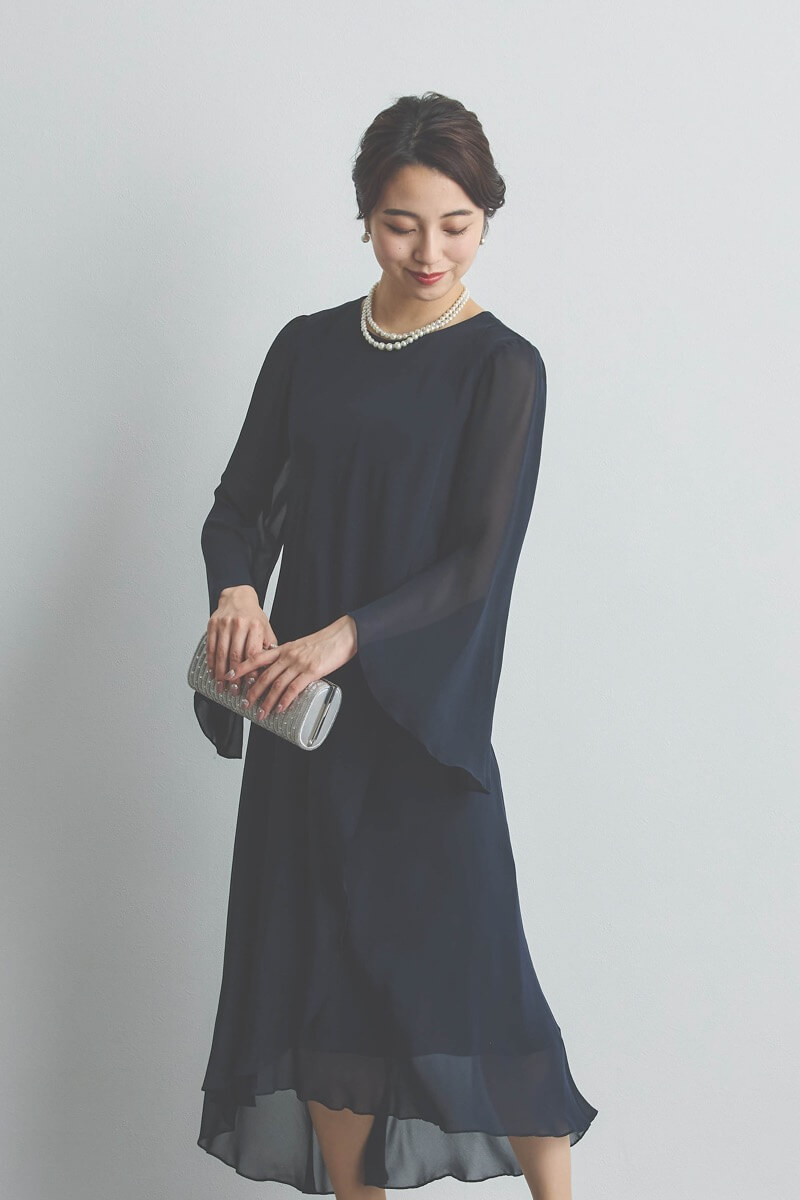 ネイビーのアシンメトリーシフォンドレス [ 店頭販売価格 49,500円 ]
