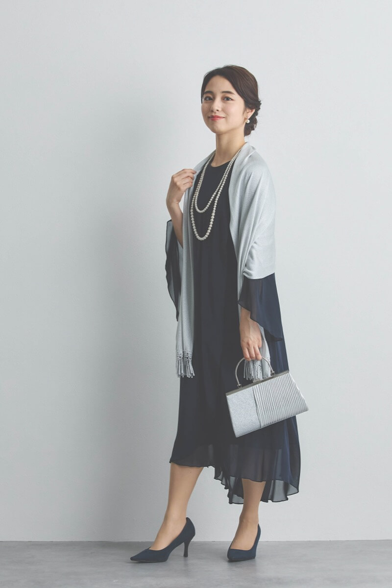 ネイビーのアシンメトリーシフォンドレス [ 店頭販売価格 49,500円 ]