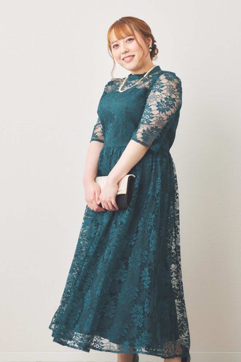 グリーンのフラワーレースハイネックドレス