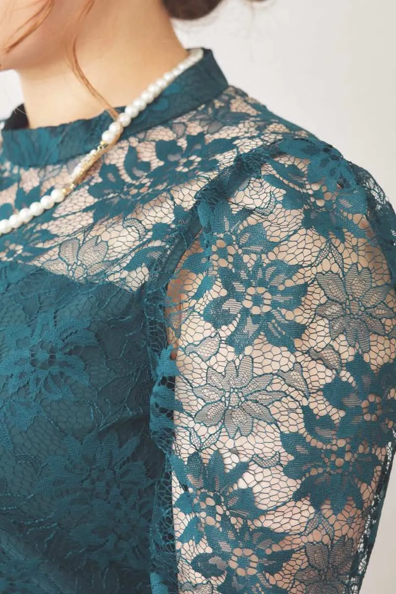 グリーンのフラワーレースハイネックドレス