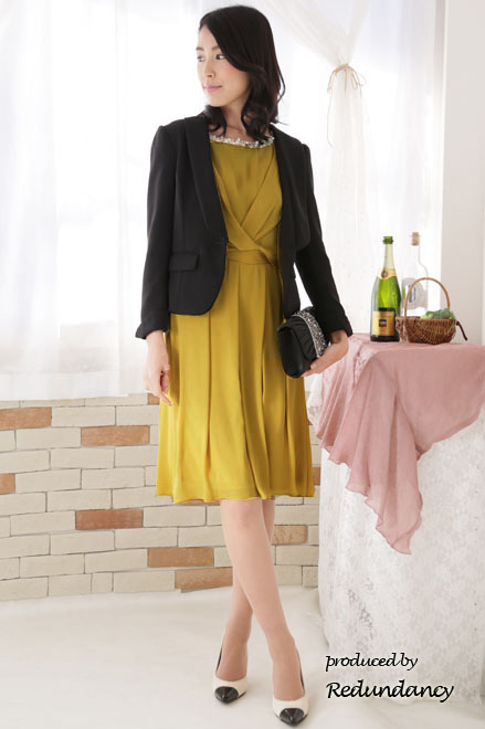 ブラックの長袖ジャケット