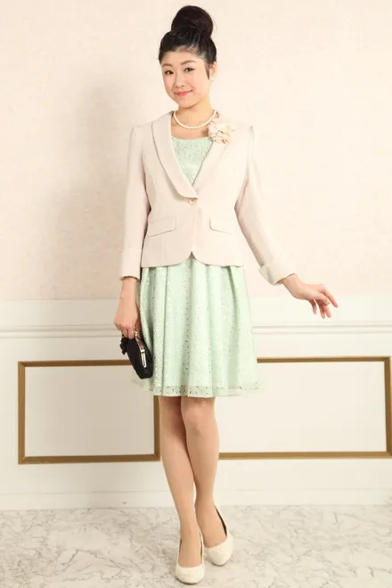 ベージュの長袖ジャケット