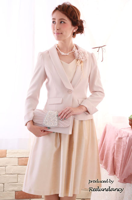 ベージュの長袖ジャケット