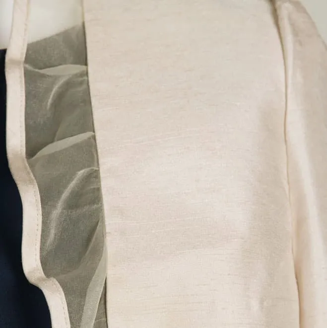 ベージュシャンタンの七分袖ボレロ