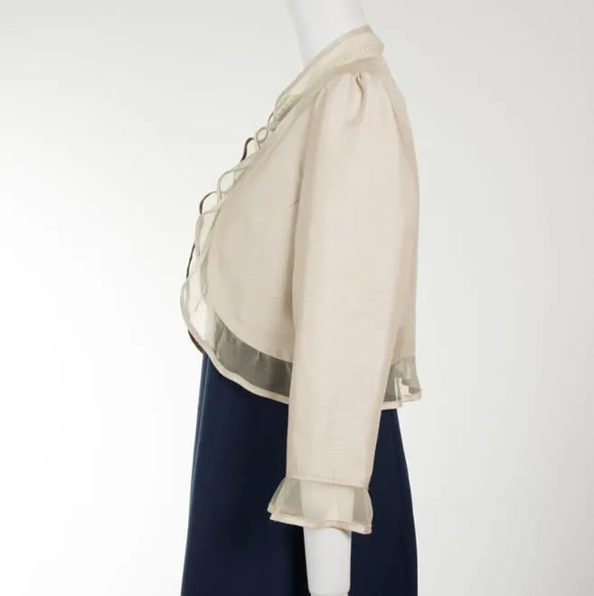 ベージュシャンタンの七分袖ボレロ