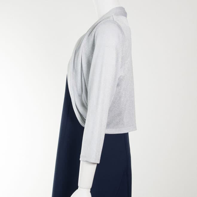 シルバーのラメ入り7分袖ボレロ