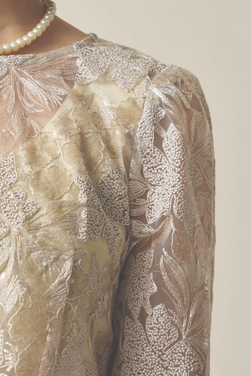 ベージュのシャイニートップスサテンドレス [ 店頭販売価格 38,500円 ]