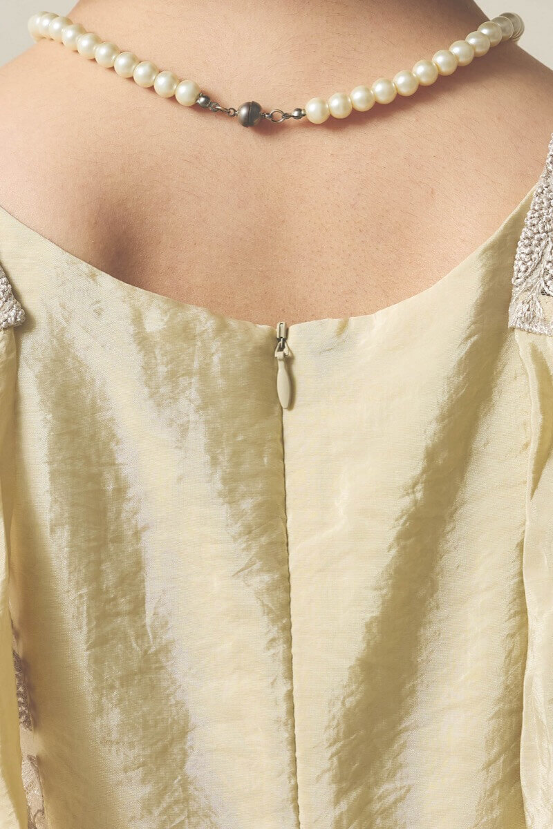 ベージュのシャイニートップスサテンドレス [ 店頭販売価格 38,500円 ]