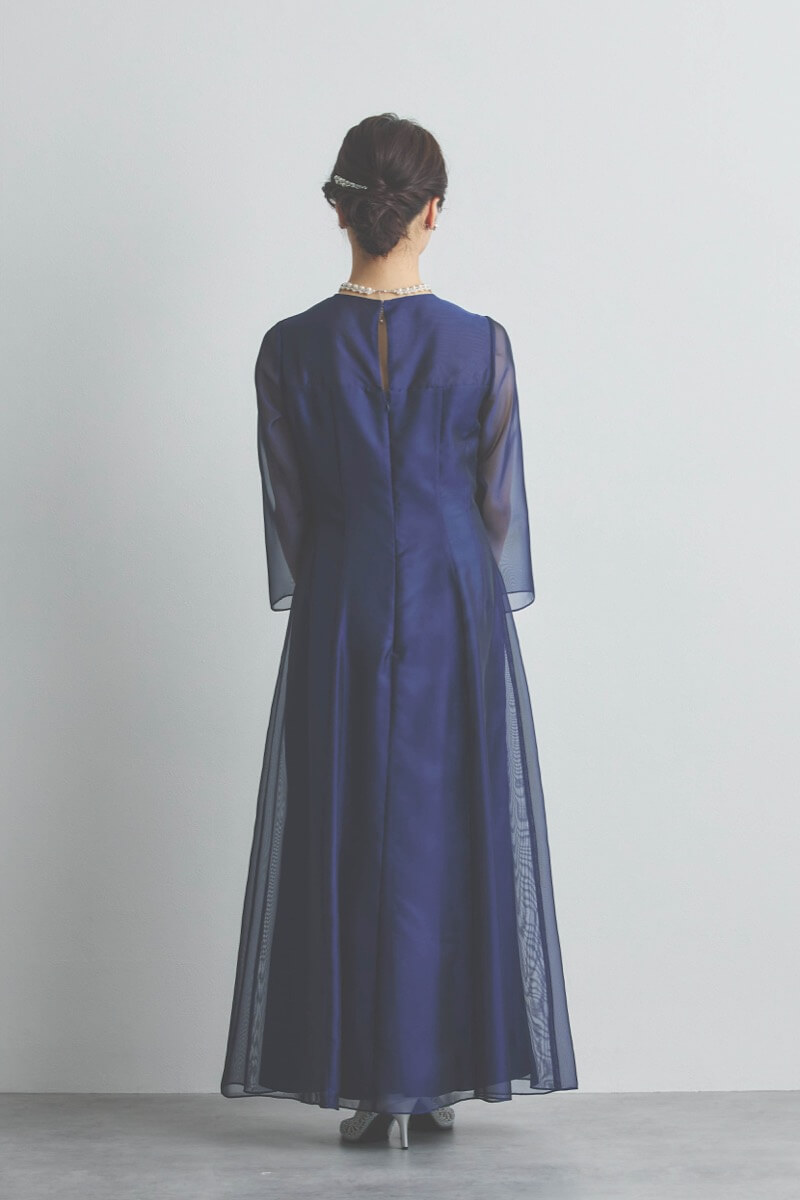 ネイビーのラメ刺繍シフォン切替ロングドレス [ 店頭販売価格 56,100円 ]