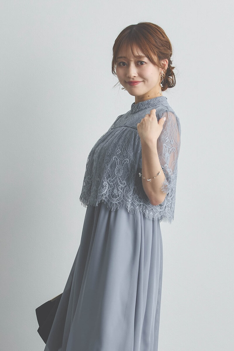 ブルーグレーの授乳口付きハイネックレースドレス