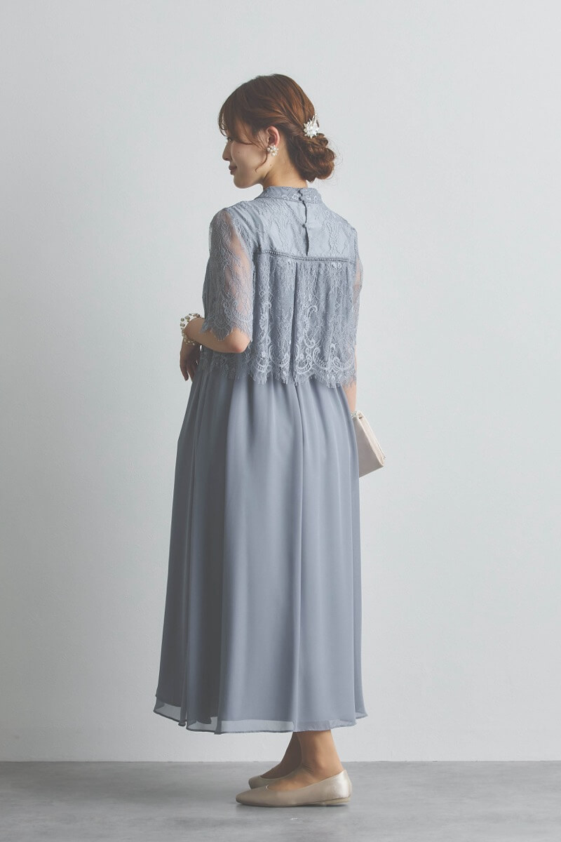 ブルーグレーの授乳口付きハイネックレースドレス
