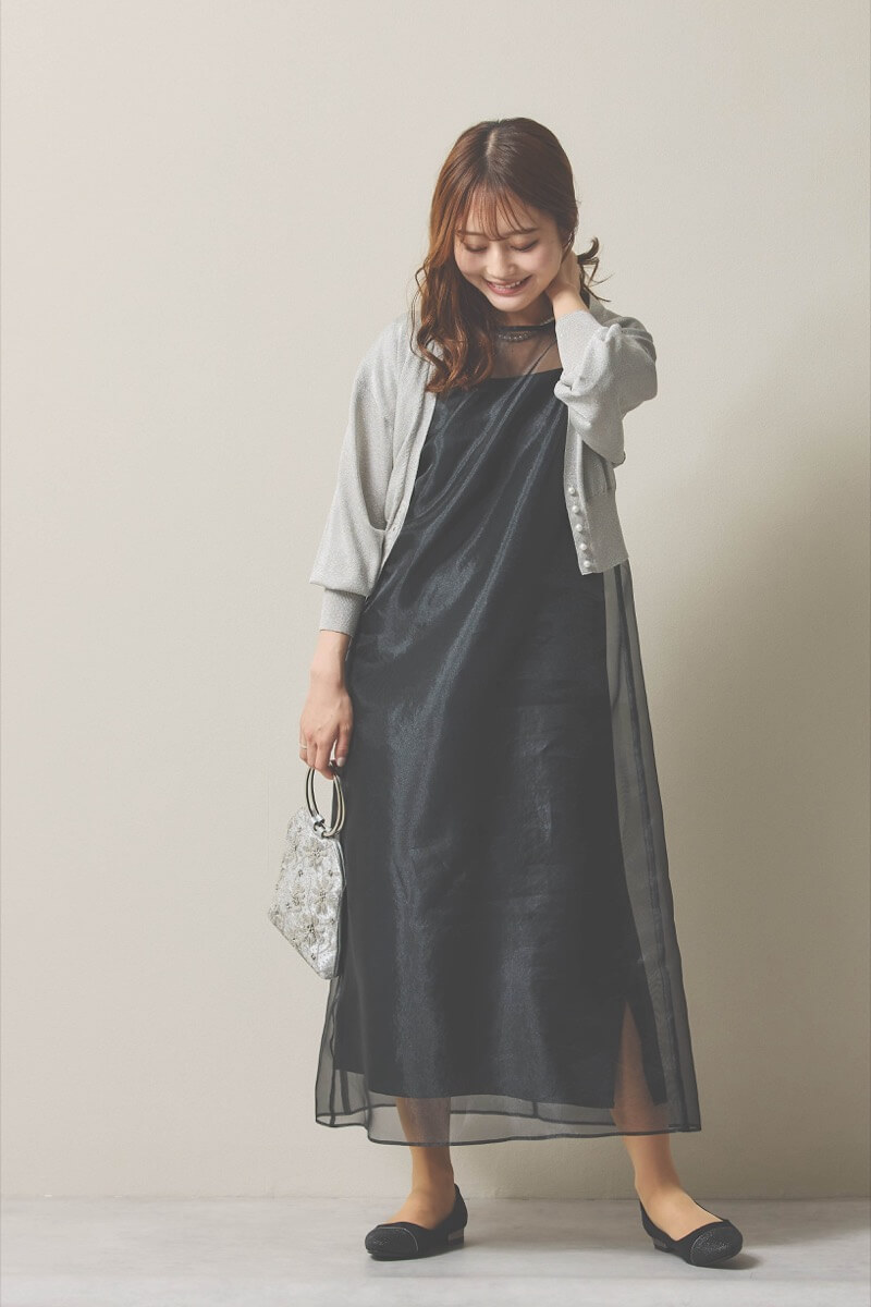 ブラックのアシメフリルオーガンジードレス