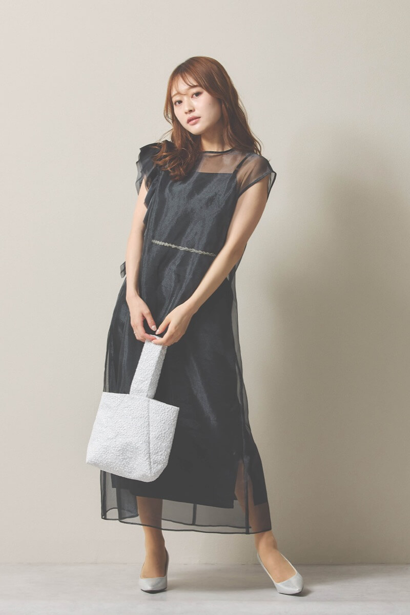 ブラックのアシメフリルオーガンジードレス