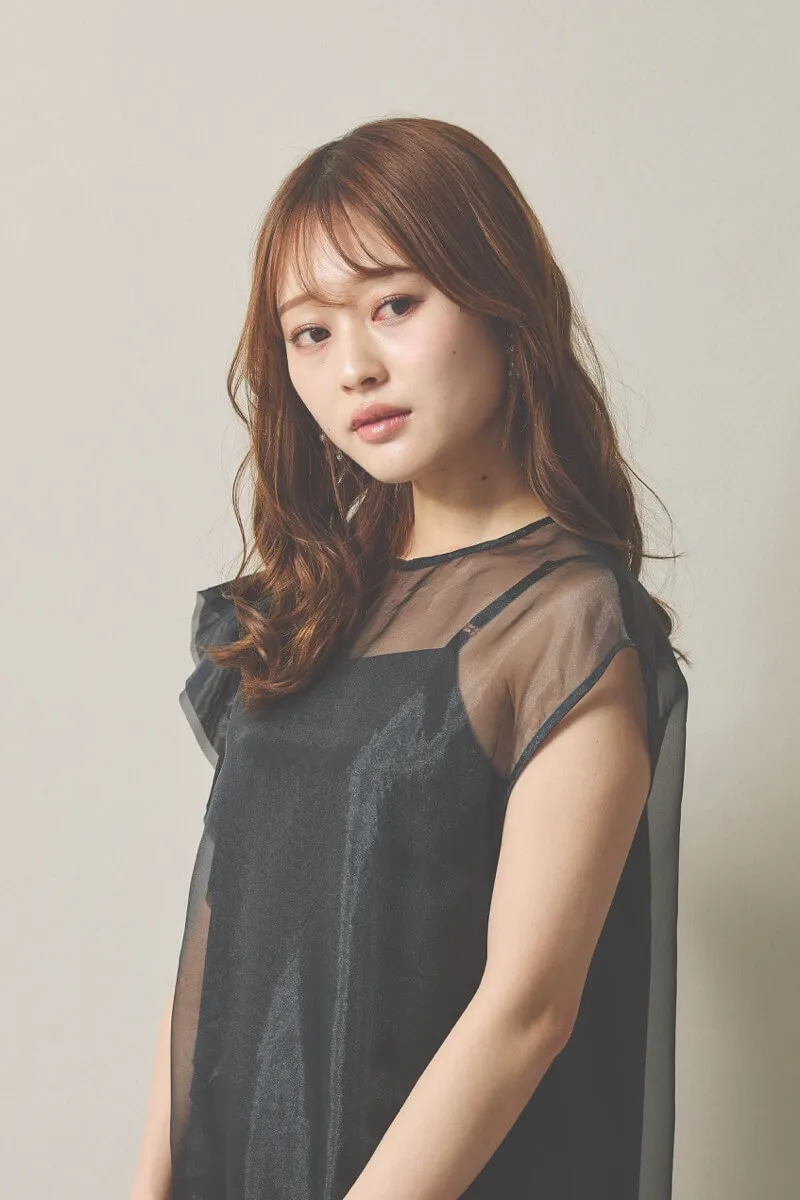 ブラックのアシメフリルオーガンジードレス