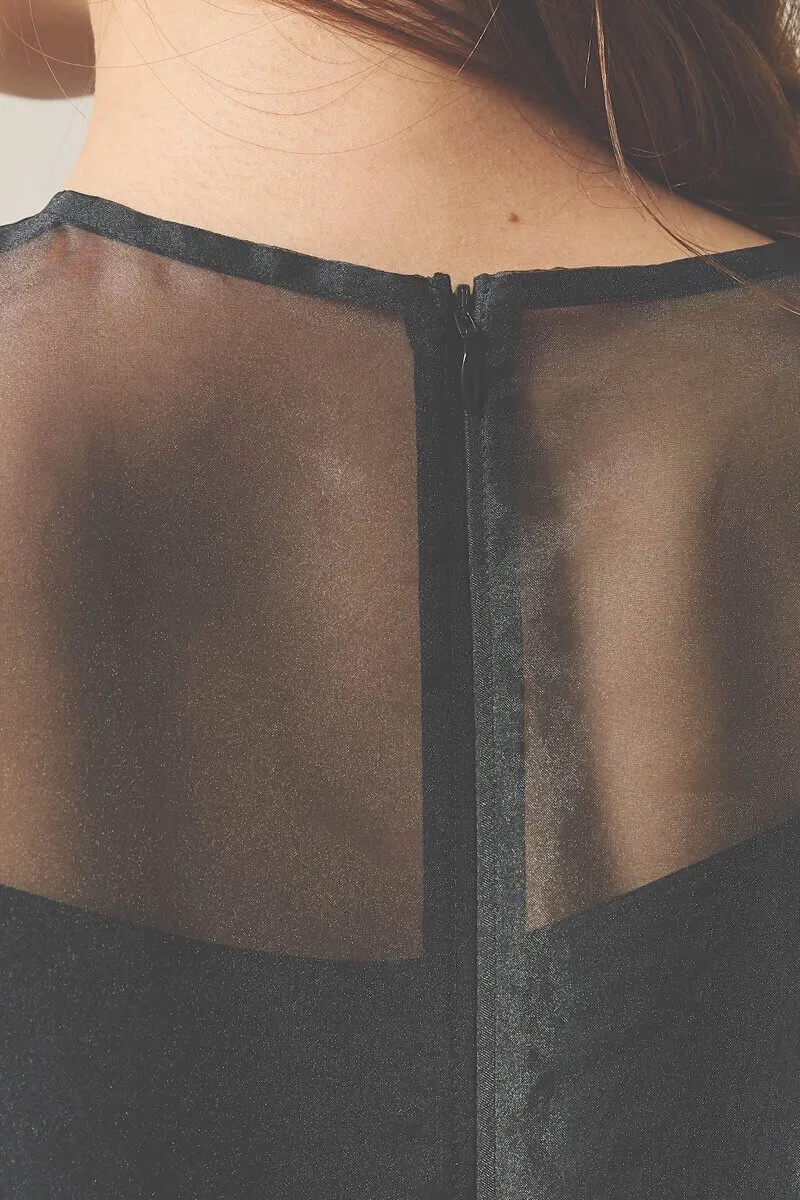 ブラックのアシメフリルオーガンジードレス